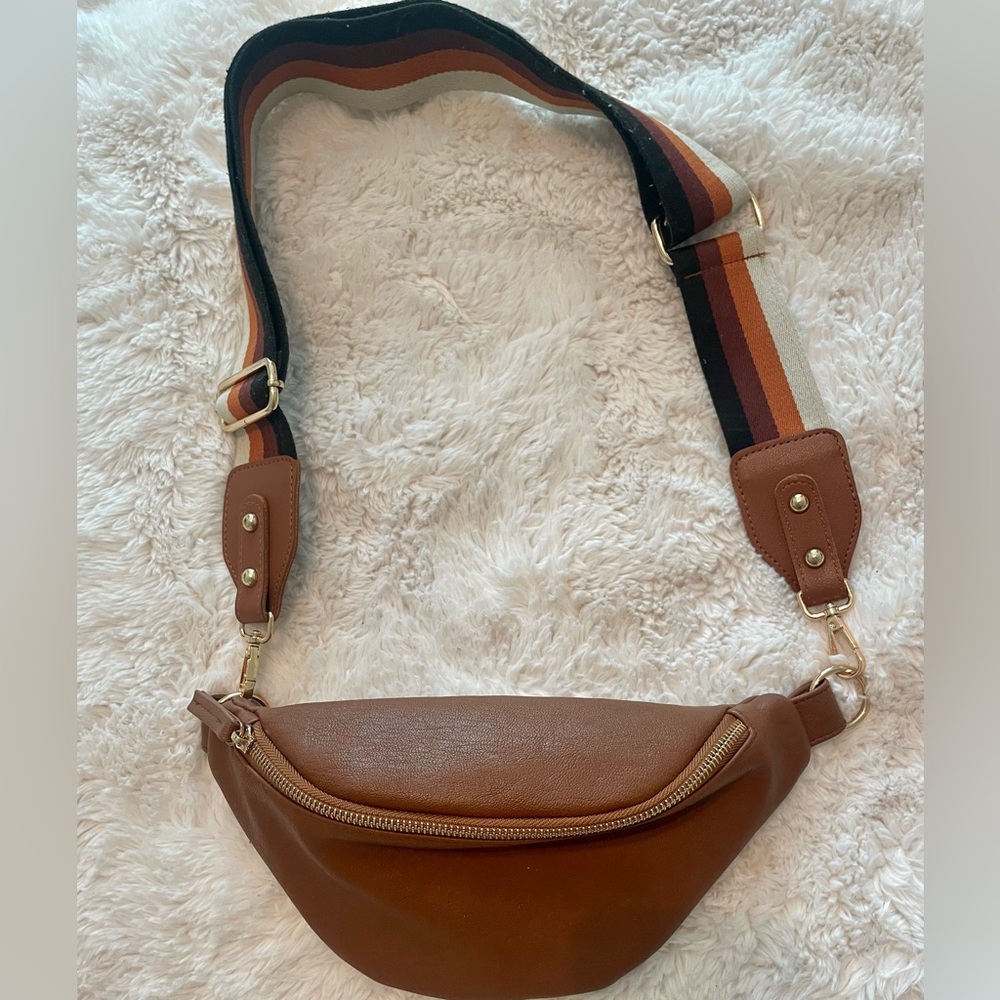 Cross body purse with adjustable removable strap.